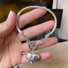 Cargar imagen en el visor de la galería, Pulsera de Diseñador en Plata 0.925 (con el Corazón en estilo Martillado)
