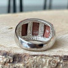 Cargar imagen en el visor de la galería, Anillo de Plata Peruana 0.950 con Goldstone. Talla 6.
