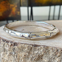 Cargar imagen en el visor de la galería, Pulsera Aro de Plata 0.925 con diseño de Madera
