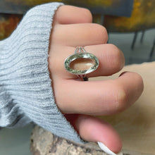 Cargar imagen en el visor de la galería, Anillo de Plata 0.925 con Cristal Facetado en tonalidad Verde Claro. Disponible en talla 8.5.
