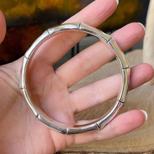 Cargar imagen en el visor de la galería, Pulsera Aro de Plata 0.925 con diseño de Madera
