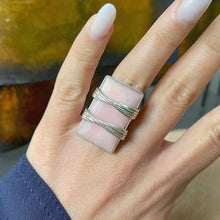 Cargar imagen en el visor de la galería, Anillo de Plata Peruana 0.950 con Cuarzo Rosa. Disponible en talla 6.5
