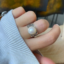 Cargar imagen en el visor de la galería, Anillo de Plata Peruana 0.950 con Perla Natural. Disponible en talla 7.5
