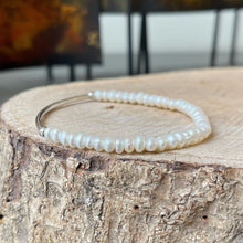 Cargar imagen en el visor de la galería, Pulsera elástica con Perlas Naturales y Plata 0.925
