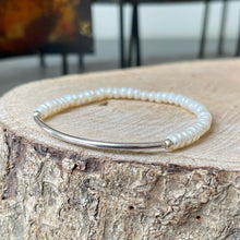 Cargar imagen en el visor de la galería, Pulsera elástica con Perlas Naturales y Plata 0.925
