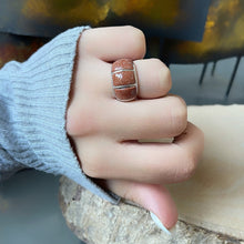 Cargar imagen en el visor de la galería, Anillo de Plata Peruana 0.950 con Goldstone. Talla 6.
