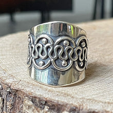 Cargar imagen en el visor de la galería, Anillo de Plata Peruana 0.950. Disponible en talla 7.5
