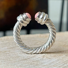 Cargar imagen en el visor de la galería, Anillo de Plata 0.925 con Coral. Disponible en talla 4.
