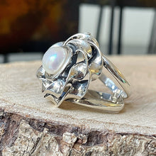 Cargar imagen en el visor de la galería, Anillo de Diseñador en Plata Peruana 0.950 con Perla Natural. Disponible en talla 10.5
