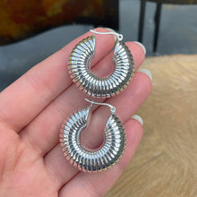 Cargar imagen en el visor de la galería, Argollas de Plata 0.925
