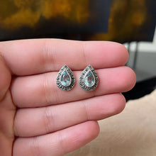 Cargar imagen en el visor de la galería, Aretes de Plata 0.925 con Acerinas y Zirconias Facetadas color Aguamarina
