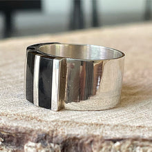 Cargar imagen en el visor de la galería, Anillo de Plata Peruana 0.950 con Ónix. Disponible en talla 7
