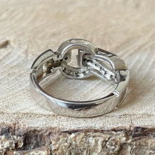 Cargar imagen en el visor de la galería, Anillo de Plata 0,925 con Zirconias. Disponible en talla 8.5
