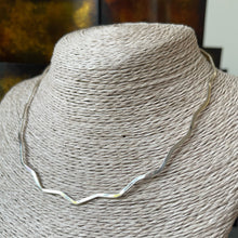 Cargar imagen en el visor de la galería, Cuello estilo Choker Zigzag en Plata 0.925
