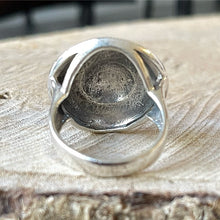 Cargar imagen en el visor de la galería, Anillo de Plata 0.925 con Acerinas. Disponible en talla 8 y talla 8.5
