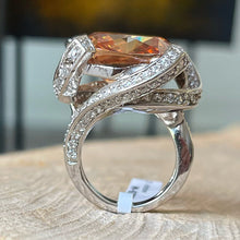 Cargar imagen en el visor de la galería, Anillo de Plata 0.925 con Zirconia Citrina y Zirconias Cubicas. Disponible en talla 7
