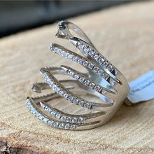 Cargar imagen en el visor de la galería, Anillo de Plata 0.925 con Zirconias. Disponible en talla 6.
