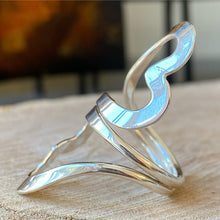 Cargar imagen en el visor de la galería, Anillo de doble corazón en plata 0.925. Disponible en talla 6 y talla 8
