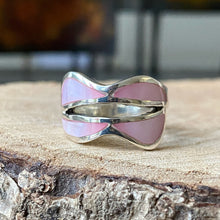 Cargar imagen en el visor de la galería, Anillo de Plata 0.925 con Madreperla Rosa. Talla 8.5
