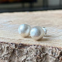 Cargar imagen en el visor de la galería, Aretes Diseño Mate en plata 0.925 (pequeños)
