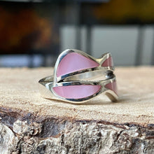 Cargar imagen en el visor de la galería, Anillo de Plata 0.925 con Madreperla Rosa. Talla 8.5
