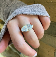 Cargar imagen en el visor de la galería, Anillo de plata 0,925 con Cristal Facetado (talla 7 y talla 7.5)
