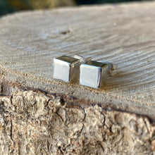 Cargar imagen en el visor de la galería, Aretes cúbicos en Plata 0.925
