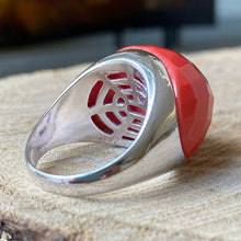 Cargar imagen en el visor de la galería, Anillo de Plata 0.925 con Coral Naranja. Disponible en talla 7, 7.5, 8 y 8.5
