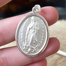 Cargar imagen en el visor de la galería, Dije de Medalla de la Virgen de Guadalupe en Plata .925 con diseño “mate”
