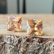 Cargar imagen en el visor de la galería, Aretes de plata 0,925 con zirconias color topacio
