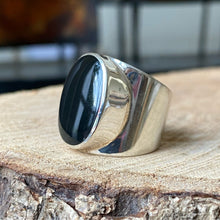 Cargar imagen en el visor de la galería, Anillo de plata 0.925 con Ónix. Disponible en talla 5.5.
