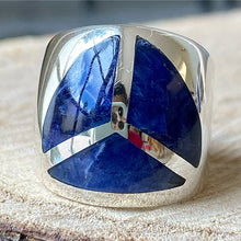 Cargar imagen en el visor de la galería, Anillo de Plata Peruana 0.950 con Lapislázuli. Disponible en talla 7.5
