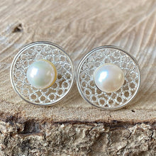 Cargar imagen en el visor de la galería, Aretes de Plata 0.925 y Perlas Naturales
