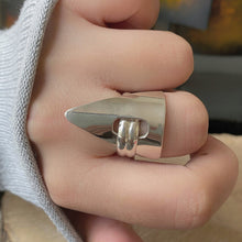 Cargar imagen en el visor de la galería, Anillo de Plata 0.925. Disponible en talla 7 y 7.5
