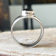 Cargar imagen en el visor de la galería, Anillo de Plata 0.925 con Ónix. Disponible en talla 8.5
