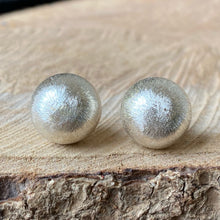 Cargar imagen en el visor de la galería, Aretes Diseño Mate en plata 0.925 (grandes)
