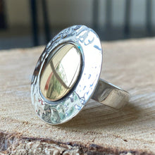 Cargar imagen en el visor de la galería, Anillo de plata 0.925 martillada. Disponible en talla 8 y 8.5
