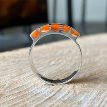 Cargar imagen en el visor de la galería, Anillo de Plata Peruana 0.950 con Spondylus. Disponible en talla 6 y talla 6.5.
