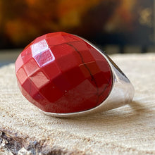 Cargar imagen en el visor de la galería, Anillo de plata 0.925 con Coral. Disponible en talla 6 y 8
