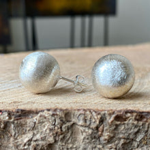 Cargar imagen en el visor de la galería, Aretes Diseño Mate en plata 0.925 (grandes)

