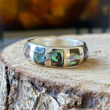 Cargar imagen en el visor de la galería, Anillo Eternity en plata 0.925 con Madreperla. Disponible en talla 8.
