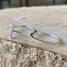 Cargar imagen en el visor de la galería, Anillo Infinity en Plata 0.925 con Zirconias. Disponible en talla 7, 8 y 9
