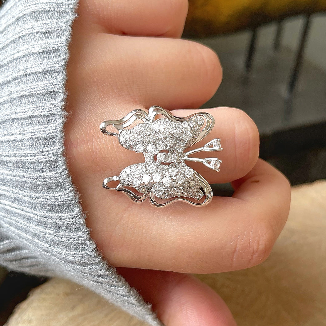 Anillo de Diseñador MIU en Plata 0.925 con Zirconias. Disponible en talla 7.5 y talla 8.