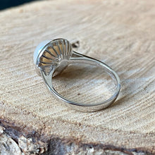 Cargar imagen en el visor de la galería, Anillo de plata 0.925 con Perla Natural. Talla 6.
