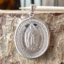 Cargar imagen en el visor de la galería, Dije de la Medalla de la Virgen de Guadalupe en Plata .925
