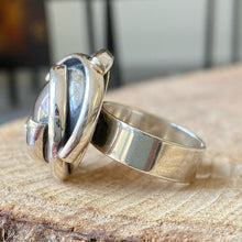 Cargar imagen en el visor de la galería, Anillo de plata peruana 0.950. Disponible en talla 7.
