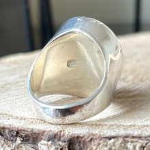 Cargar imagen en el visor de la galería, Anillo de plata peruana 0.950 con Lapislázuli. Disponible en talla 7.
