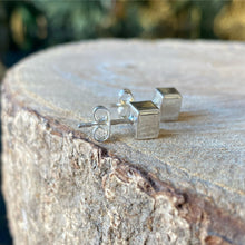 Cargar imagen en el visor de la galería, Aretes cúbicos en Plata 0.925
