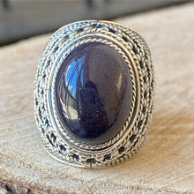 Cargar imagen en el visor de la galería, Anillo Labrado de Plata Peruana 0.950 con Blue Goldstone. Disponible en talla 8
