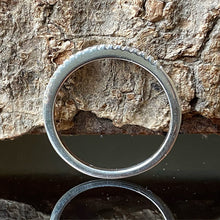 Cargar imagen en el visor de la galería, Anillo de plata 0.925 con Zirconias. Disponible en talla 6 y 6.5
